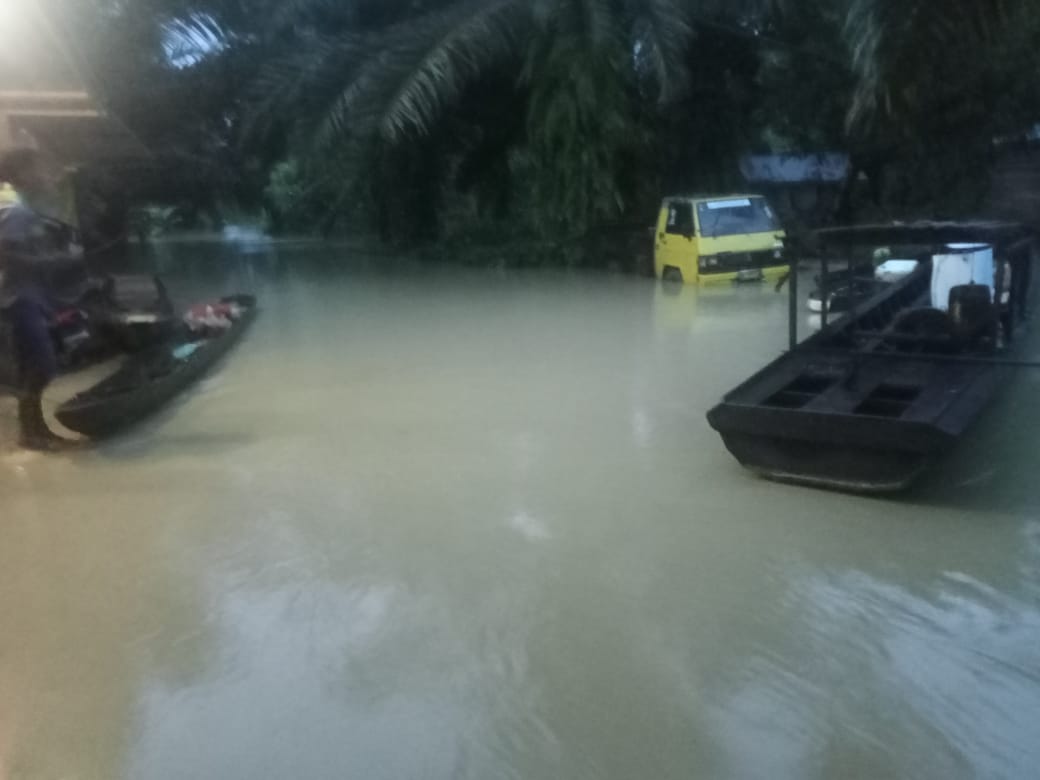 Rumah warga di Aceh Timur terendam banjir, Senin (31/10/2022). Foto: Ist