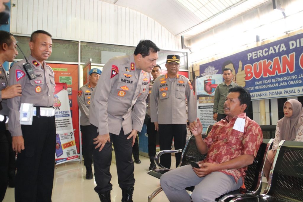 Kapolda Aceh kunjungi Polresta Banda Aceh pastikan tidak ada pungli dalam pelayanan SIM. (Foto: Ist)