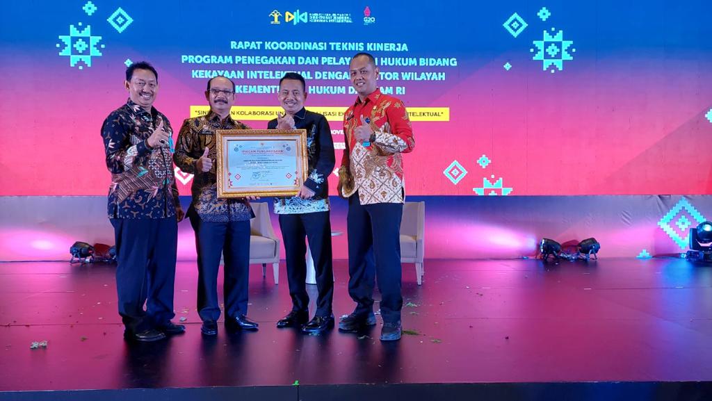 Terima Penghargaan Mobile IP Clinic, Kakanwil Kumham Aceh Motivasi Jajaran Tingkatkan Pelayanan