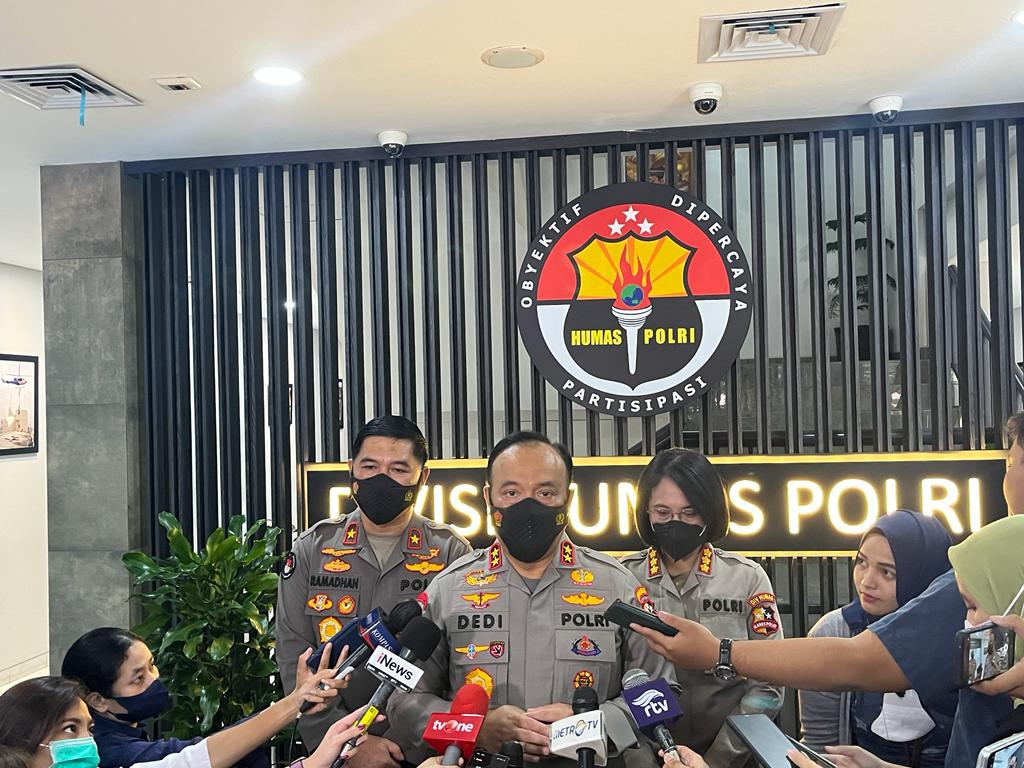 Polri Gerak Cepat Berikan Pertolongan Korban Kerusuhan Laga Arema vs Persebaya