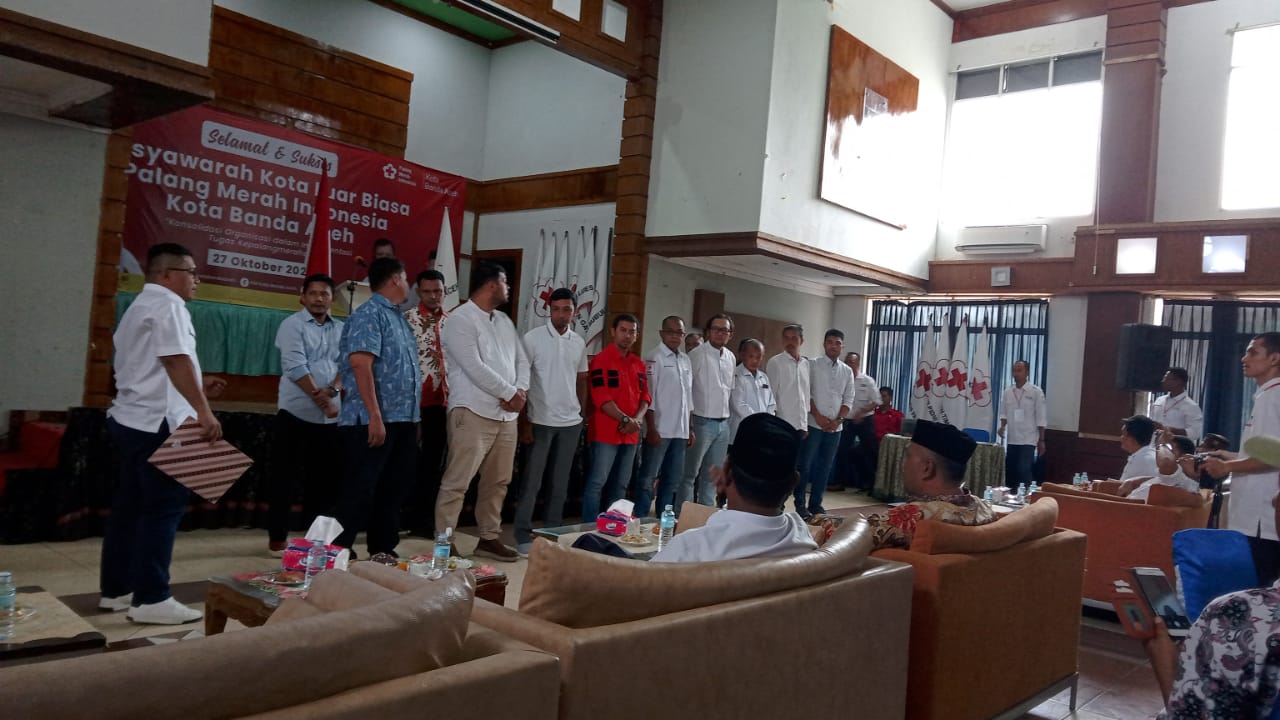 Prosespelantikan PMI Kecamtan di acara Muskotlub PMI Kota Banda Aceh, Kamis, 27 Oktober 2022. 
(Foto: Dok. Ist)