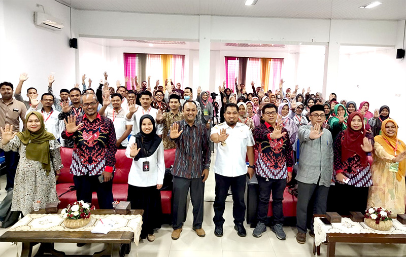 Penjabat (Pj) Bupati Aceh Besar Muhammad Iswanto, S.STP., MM bersama pengurus FKPT Aceh dan guru peserta trainer. (Foto: Nukilan.id)
