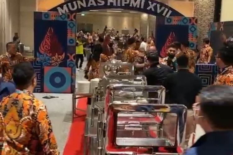 Tangkap layar kericuhan di Munas. (KOMPAS.COM/istimewa)