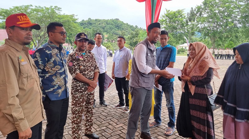 BMA Salurkan Bantuan Rp37 Juta untuk 11 KK Korban Banjir Lumpur dan Puting Beliung di Abdya