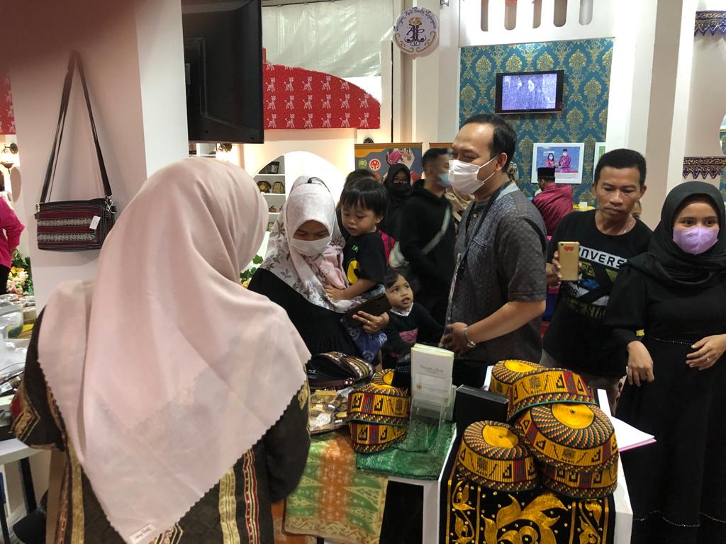 Stand Dekranasda Diserbu Pengunjung, Bakri Siddiq: Peluang UMKM Lokal Go Nasional