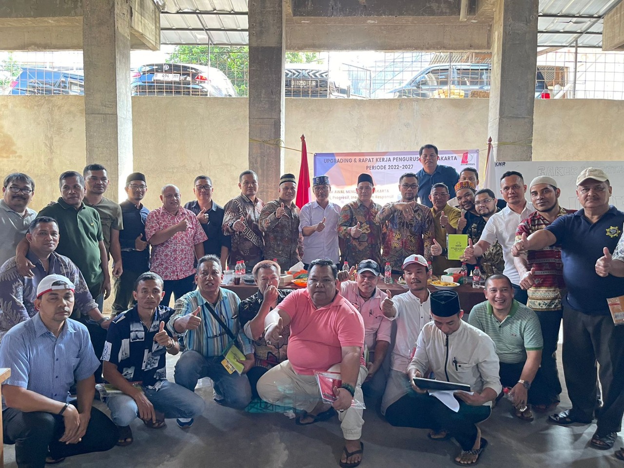 Foto bersama usai Rapat Kerja Ikatan Keluarga Nagan Raya (IKNR) Jakarta, di Masjid Baiturrahman Cilangkap, Cipayung, Jakarta Timur, Sabtu (19/11/2022). [Dok. IKNR]