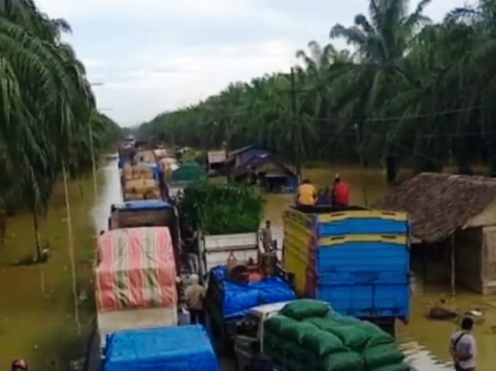 Akibat Banjir Aceh Tamiang, Jalan Lintas Aceh-Sumut Lumpuh Total | Nukilan