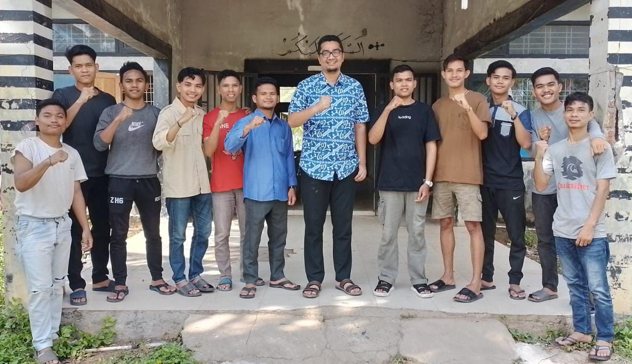 Pj Bupati Aceh Singkil saat mengunjingi asrama Hipmasil. (Foto: Nukilan/Hadi)