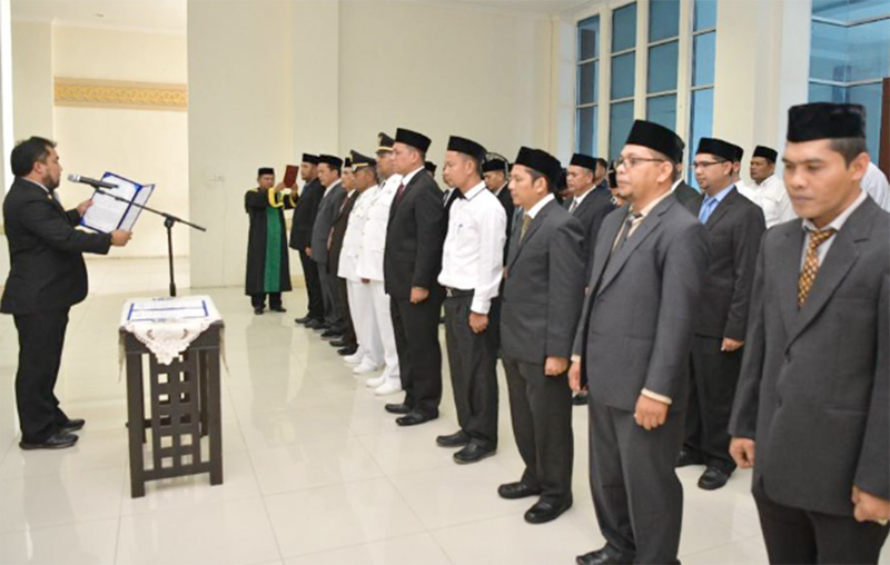 Penjabat (Pj) Bupati Aceh Besar Muhammad Iswanto SSTP MM melakukan mutasi 38 posisi pejabat Administrasi dan Pengawas Aceh Besar. (foto: ist.)