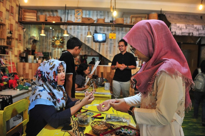 Pelaku UMKM. (Foto: Kompas/Ferganata Indra Riatmoko)