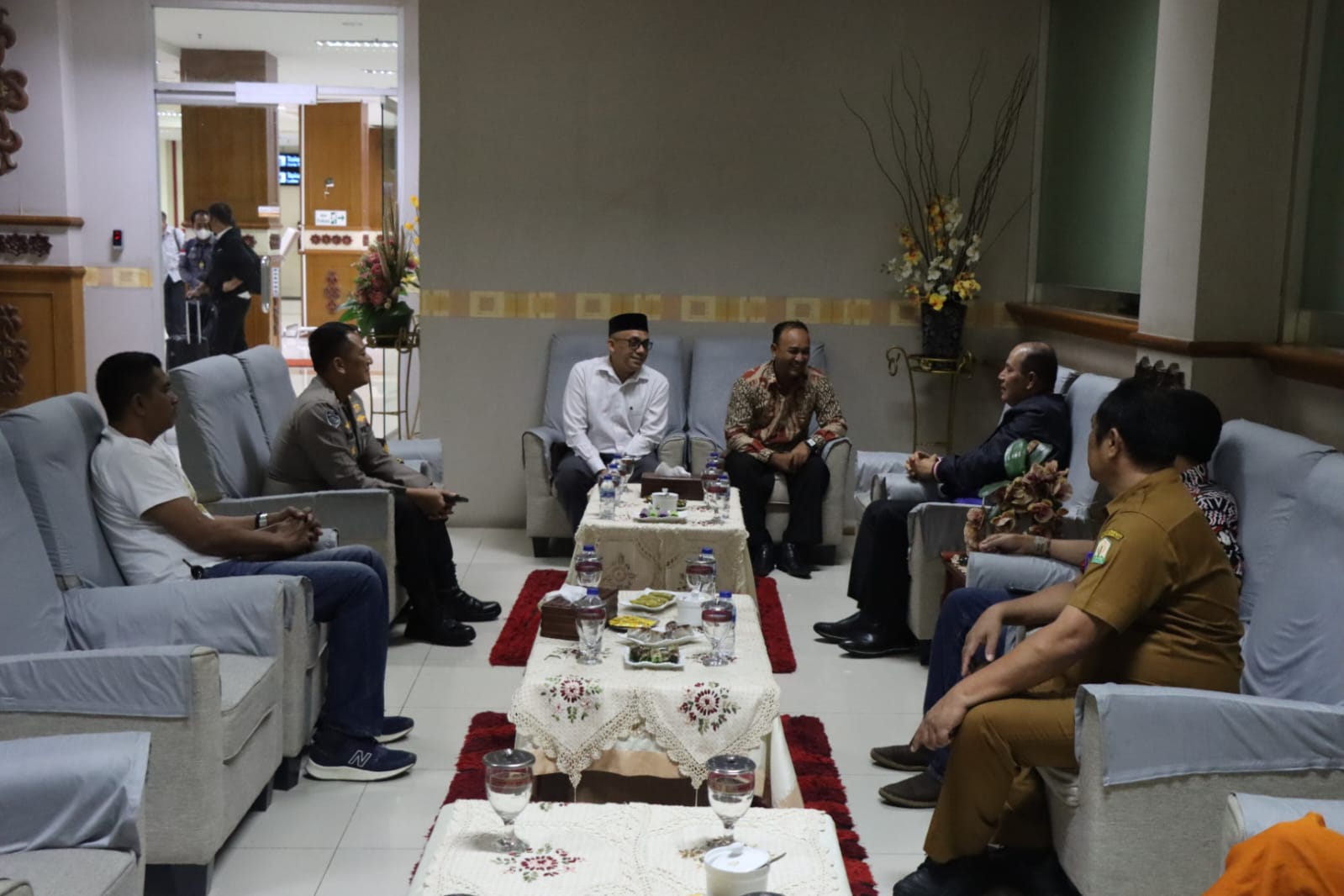 Kapolda Aceh Sambut Kedatangan Kepala BNPT di Bandara SIM