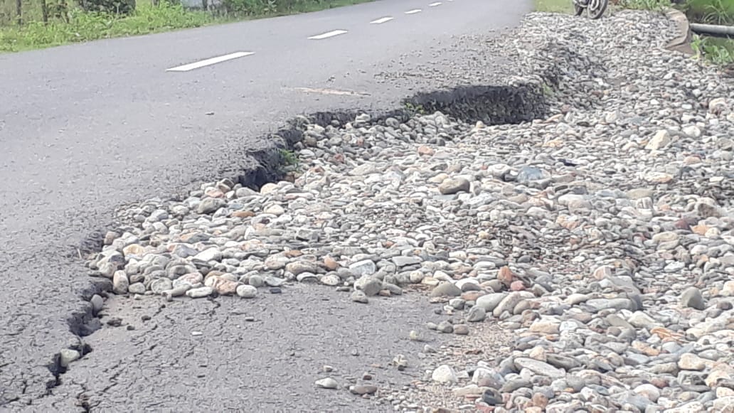 Belum Setahun, Jalan SP. Nasional-Baet Sukamakmur Aceh Besar Kembali Rusak