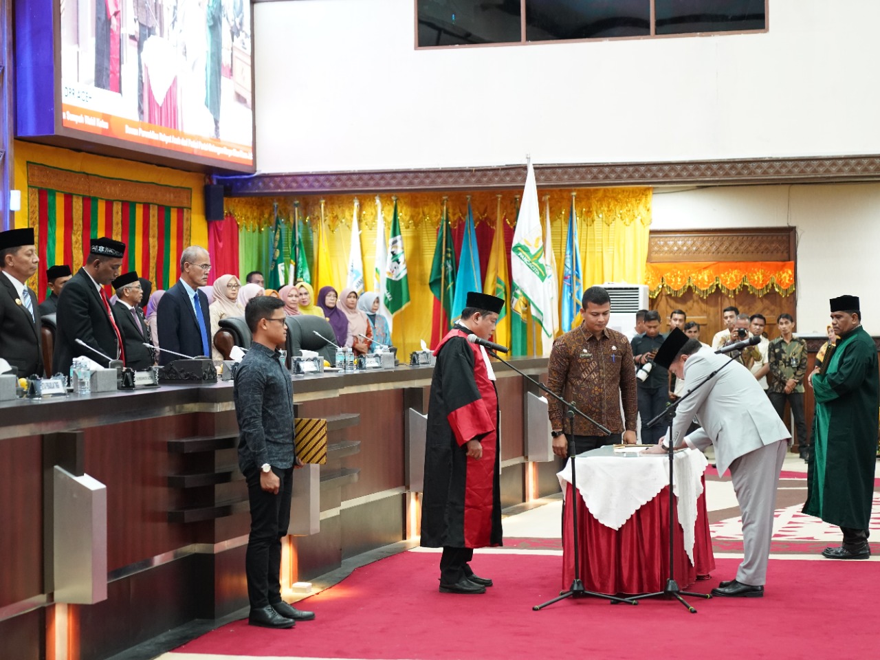 Teuku Raja Keumangan Resmi Jabat Wakil Ketua DPR Aceh