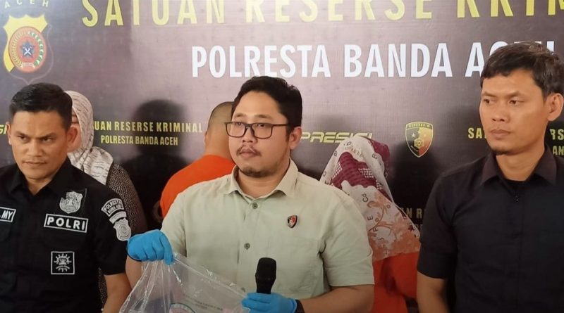 Kasat Reskrim Polresta Banda Aceh, Kompol Fadillah Aditya Pratama, SIK (tengah). (Foto: Dok. Polresta)