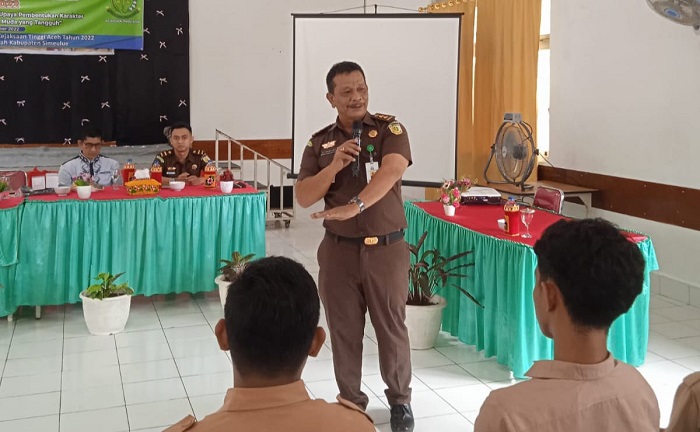 Kasi Penkum Kejati Aceh, Ali Rasab Lubis, SH pada kegiatan JMS di Sinabang, Kabupaten Simeulue pada Sabtu (17/12/2022).
