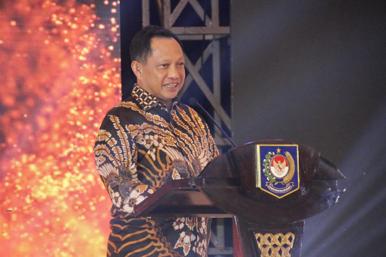 Muhammad Tito Karnavian dalam acara Penganugerahan Garnas Buana Award Tahun 2022 di Hotel Mulia Senayan, Jakarta, Selasa (20/12/2022).