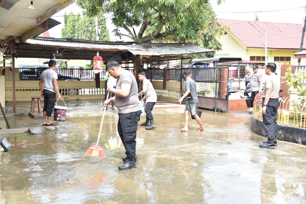 Kapolres Bireuen Pastikan Pelayanan di Polsek Terdampak Banjir Berjalan Normal