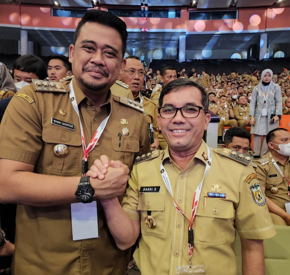 Walikota Medan Boby Nasution (kiri) dan Pj Walikota Banda Aceh Bakri Siddiq (kanan).