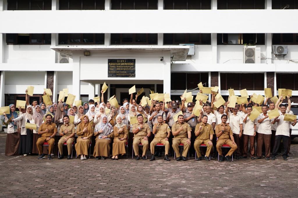 96 Tenaga Kontrak Disbudpar Aceh Terima SK, Ini Pesan Almuzia Kamal ...