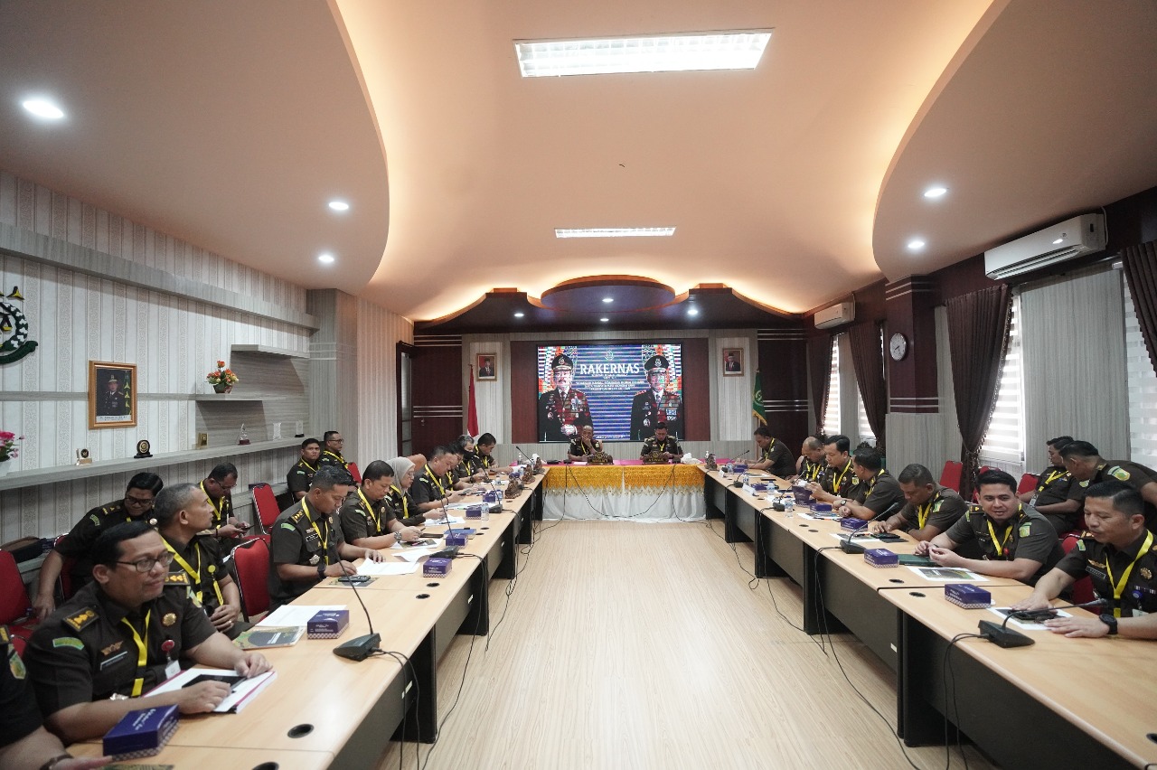 Kejaksaan Tinggi Aceh mengikuti Rapat Kerja Nasional Kejaksaan Republik Indonesia Tahun 2023 secara Virtual diruang Aula Kajati Aceh , Rabu (4/1/2023).