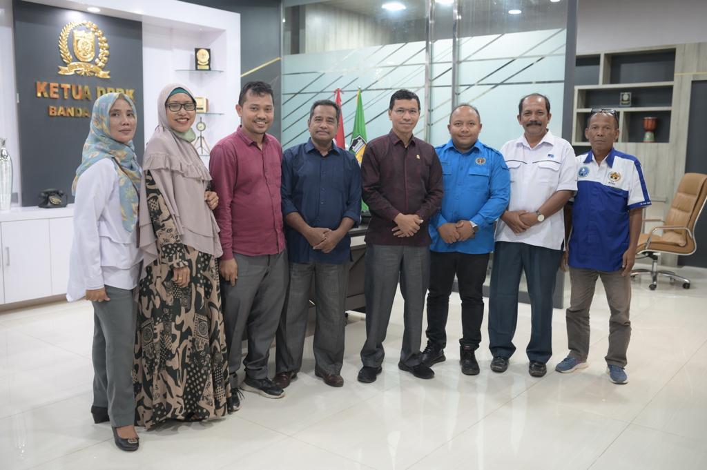 Farid saat menerima kunjungan pengurus Persatuan Wartawan Indonesia (PWI) Aceh di ruang kerjanya, Selasa (31/1/2023).