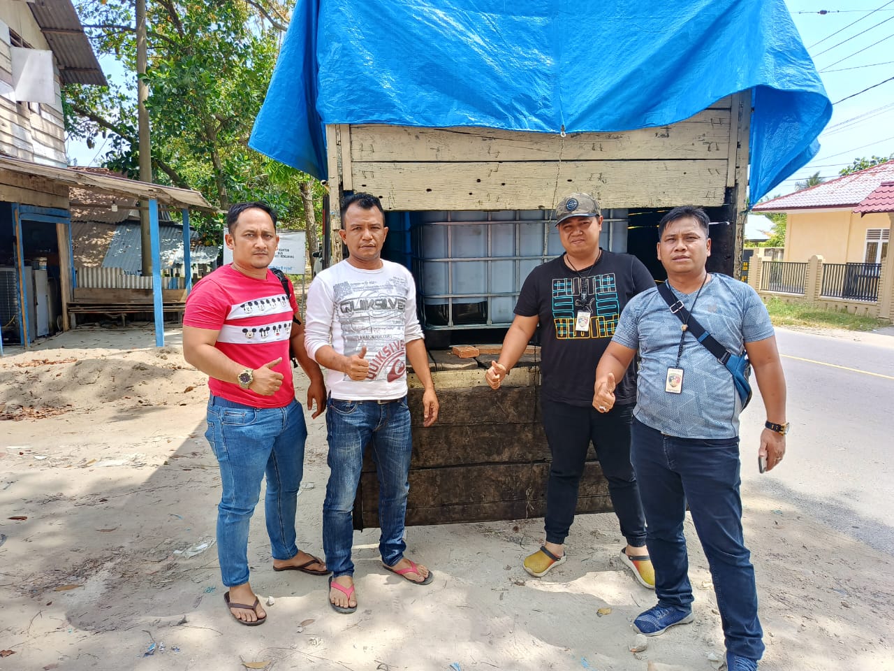Ditreskrimsus Polda Aceh Tangkap Terduga Pelaku Penimbunan 1,5 Ton Solar Subsidi, 23 Februari 2023, Foto: Humas Polda Aceh.