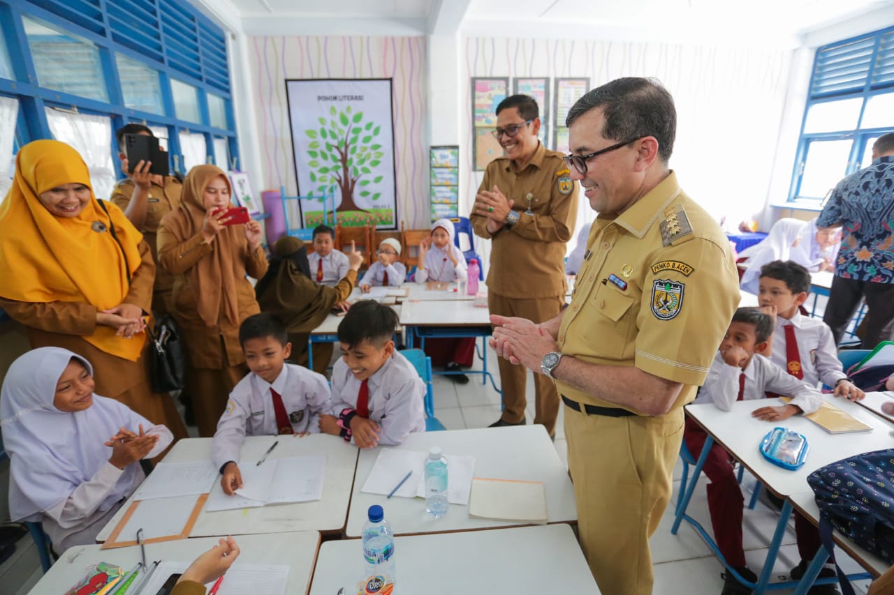 Bakri Siddiq Tinjau Program Pandai Berhitung Metode Gasing di SDN 24