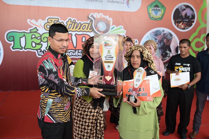 Gampong Peuniti Juara Lomba Festival Tet Apam Banda Aceh 2023