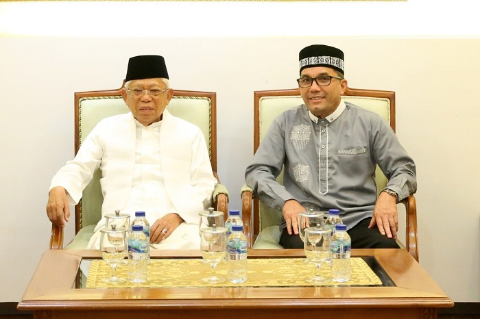 Pj Walikota Banda Aceh Sambut Kedatang Wakil Presiden RI di Mesjid Raya Baiturrahman, Rabu (30/3/2023). (Foto: Ist)