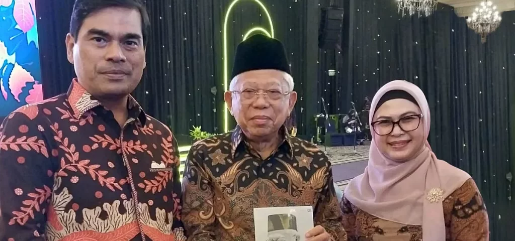 Ultah ke-80, UIN Ar-Raniry Hadiahkan Buku Perjalanan Sosok Ma’ruf Amin