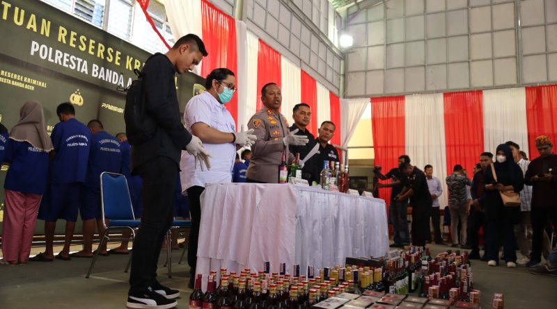 Polresta Banda Aceh Amankan Ratusan Botol Miras