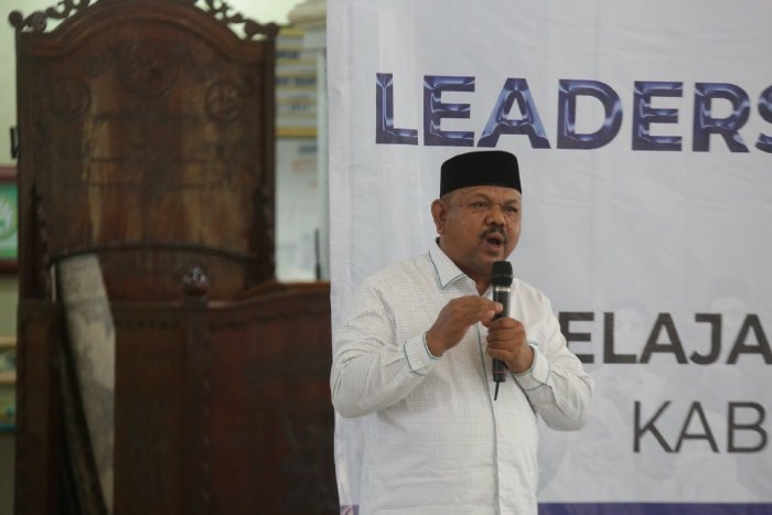 Pj Bupati Aceh Besar diwakili Kepala Dinas Syariat Islam Kabupaten Aceh Besar, Rusdi, S.Sos, M.Si memberikan kata sambutan dalam acara pembukaan LBT PII Aceh Besar Tahun 2023, di Masjid Baitul Makmur, Sibreh, Kecamatan Sukamakmur, Aceh Besar. (Foto: Ist)
