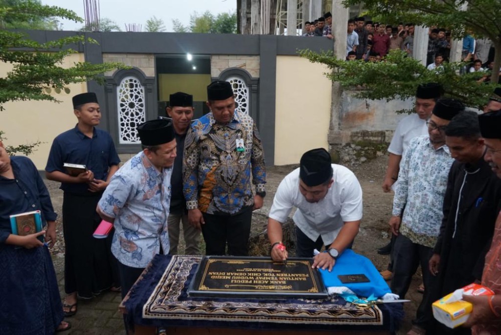Pj Bupati Aceh Besar Resmikan Tempat Wudhu Masjid Pesantren Tgk Chiek Oemar Diyan