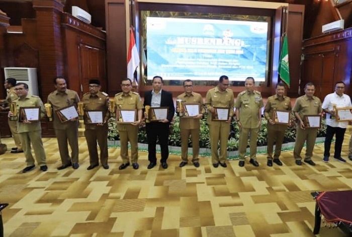 Pemerintah Kota Banda Aceh di bawah kepemimpinan Pj Wali Kota Banda Aceh Bakri Siddiq kembali meraih penghargaan yang membanggakan. Kali ini berupa Anugerah Prof A Madjid Ibrahim (AMI) IX tahun 2023. (Foto: Ist)