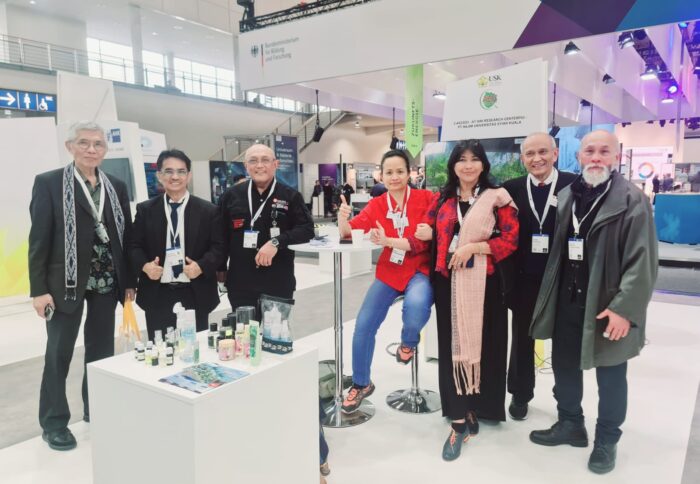 Stan pameran produk Nilam USK di Hannover, Jerman. (Foto: Ist)