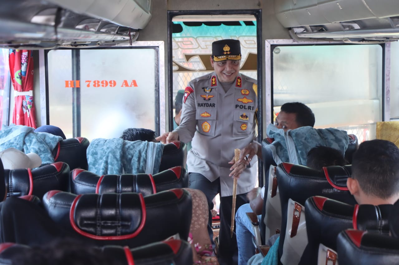 Kapolda Aceh bersama Forkopimda Lepas Kendaraan Balik Mudik Gratis