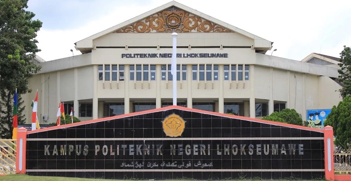 Unit Pengumpul Zakat, Infaq dan Sedekah (UPZIS) Politeknik Negeri Lhokseumawe (PNL) menyalurkan bantuan pendidikan kepada mahasiswa. Kegiatan tersebut dilaksanakan di Masjid Albayan PNL, Selasa (11/04/2023). (Foto: Dialeksis.com)
