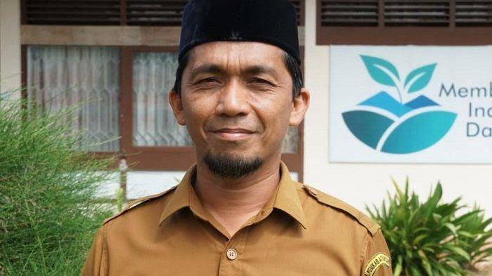 Kepala Dinas Pemberdayaan Masyarakat Gampong (DPMG) Aceh Besar, Carbaini SAg. (Foto: Ist)
