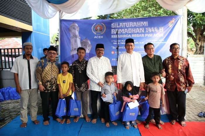 Persatuan Wartawan Indonesia (PWI) Aceh menyalurkan santunan untuk anak yatim sebesar lebih Rp 30.000.000 yang dibagi untuk 50 anak dengan prioritas anak yatim wartawan. (Foto: Ist)