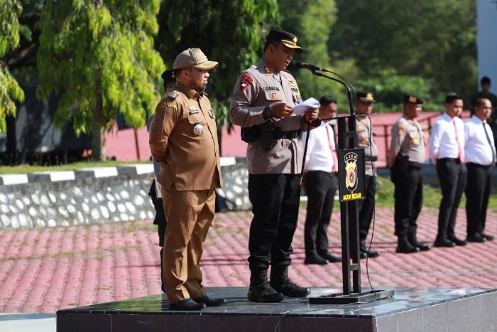 Penjabat Bupati Aceh Besar Muhammad Iswanto, S.STP MM menghadiri Apel Gelar Pasukan Operasi Ketupat Seulawah Tahun 2023 dalam rangka pengamanan Hari Raya Idul Fitri 1444 H di halaman Mapolres Aceh Besar, Senin pagi (17/4/2023). (Foto: Ist)
