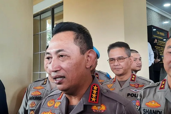 Kapolri Jenderal Pol. Listyo Sigit Prabowo memberikan keterangan pers usai rapat koordinasi persiapan Idul Fitri 2023 di Mabes Polri, Jakarta, Kamis (6/4/2023). (Foto: Antaranews.com)