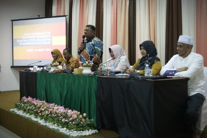 Sekda Aceh Besar Drs Sulaimi MSi yang mewakili Penjabat Bupati Aceh Besar, membuka Rapat Koordinasi (Rakor) Tim Percepatan Penurunan Stunting (TPPS) Kecamatan se-Kabupaten Aceh Besar, di Aula Dekranasda, Gampong Gani, Kecamatan Ingin. (Foto: Ist)