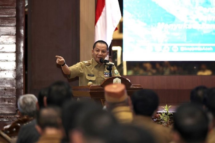 Pj gubernur Aceh Achmad Marzuki saat membuka secara resmi Musrenbang Aceh Tahun 2023 dalam rangka Penyusunan Rencana Kerja Pemerintah Aceh Tahun 2024, di Anjong Mon Mata komplek Meuligoe Gubernur Aceh, Selasa (11/4/2022).