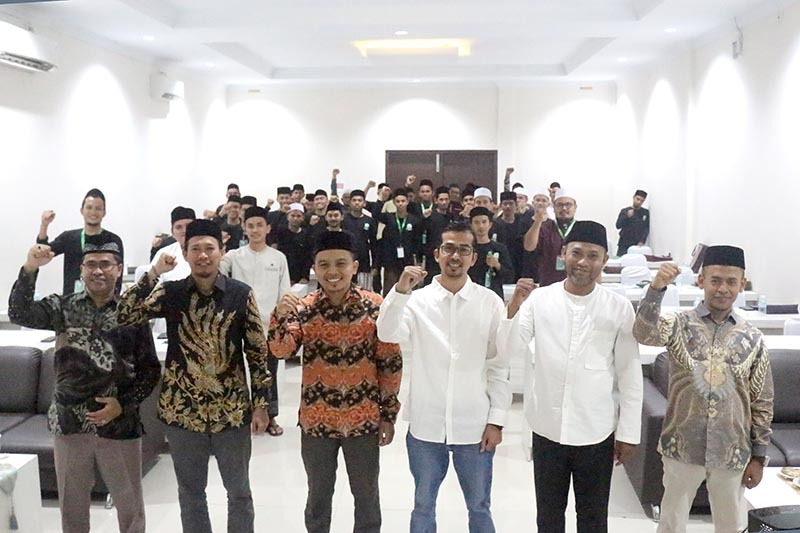 Dinas Dayah Aceh Salurkan Pokir HT. Ibrahim untuk Taksin Alquran Bagi Santri