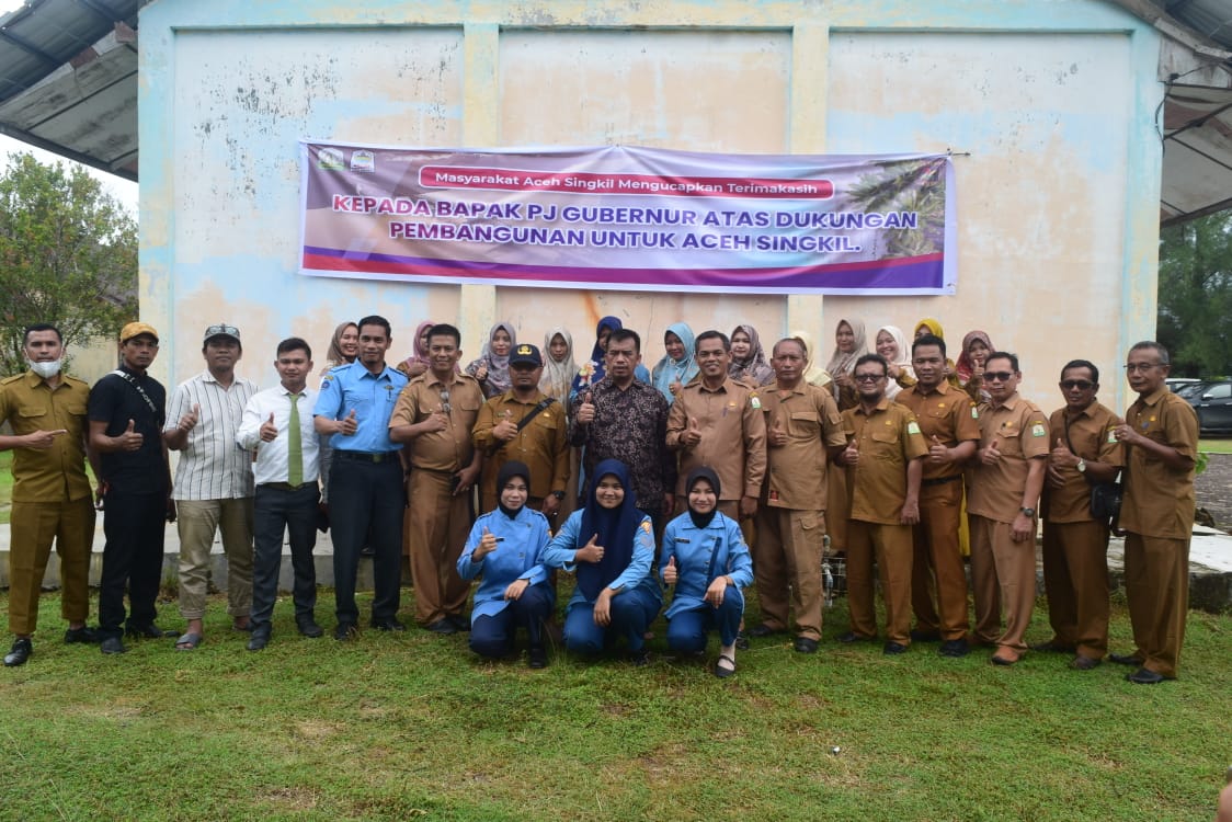 Nukilan.id - Di sela-sela mendampingi kunjungan kerja Pj. Gubernur Aceh, Achmad Marzuki ke SMKN 1 Kuala Baru Kabupaten Aceh Singkil, pada Senin 8 Mei 2023 kemarin. (Foto: Ist)