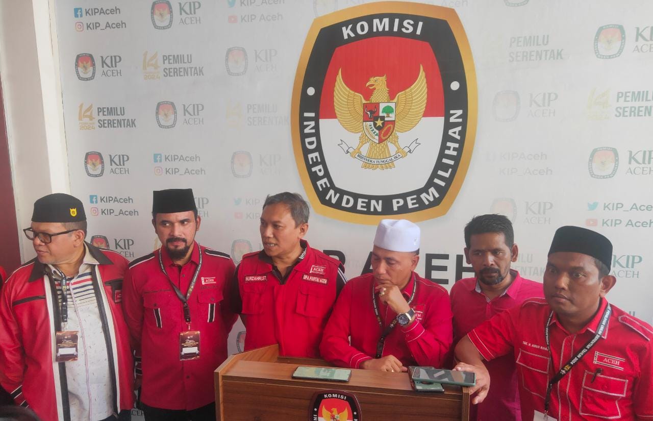 Partai Aceh mendaftar bakal calon legislatif untuk DPRA ke KIP Aceh. (Foto: Nukilan/Reji)