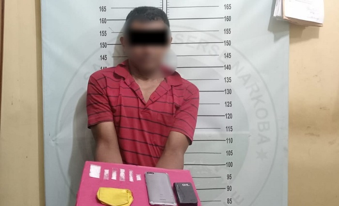 Tim Oprasional Satresnarkoba Polres Pidie berhasil menangkap seorang pengedar narkotika jenis sabu berinisial JN (35) dalam Operasi Antik 2023 di Gampong Rambong, Kecamatan Mutiara Timur, Kabupaten Pidie, Rabu (17/5/2023). (Foto: Ist)