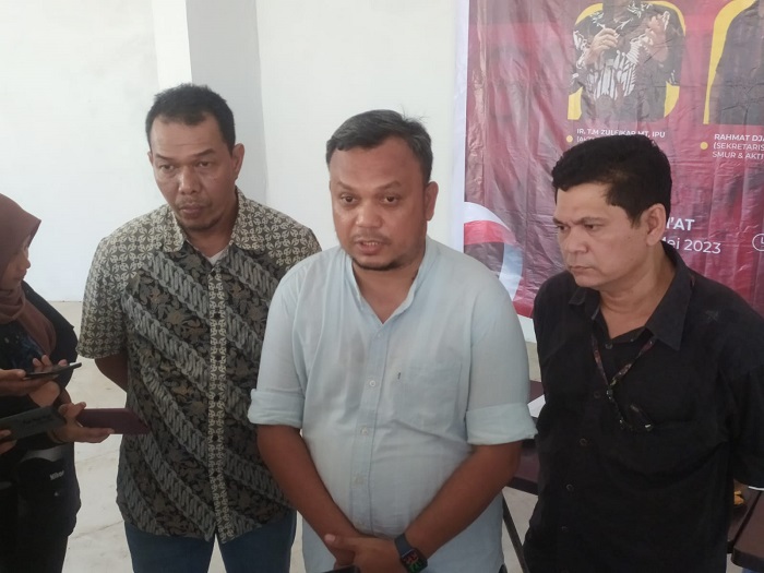 PENA 98 Aceh saat konferensi pers, Jum'at (17/5/2023). (Foto: Nukilan/Azril)