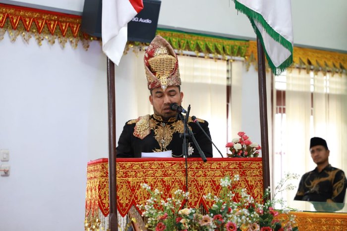 Pj Bupati Aceh Besar Muhammad Iswanto, SSTP MM menyampaikan sambutan pada Rapat Paripurna DPRK Aceh Besar dalam rangka memperingati HUT Kota Jantho ke-39 Tahun 2023 di Gedung DPRK Aceh Besar, Rabu (3/5/2023). (Foto: Ist)