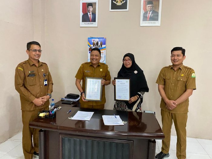 Kepala Cabang Dinas Pendidikan Wilayah Kota Lhokseumawe Supriariadi, S.Pd., M.Pd, menyambut baik kedatangan Kepala Balai Guru Penggerak Provinsi Aceh (BGP) Teti Wahyuni, S.Si., M.Pd dan rombongan. Lhokseumawe. Senin (15/05/2023). (Foto: Ist)